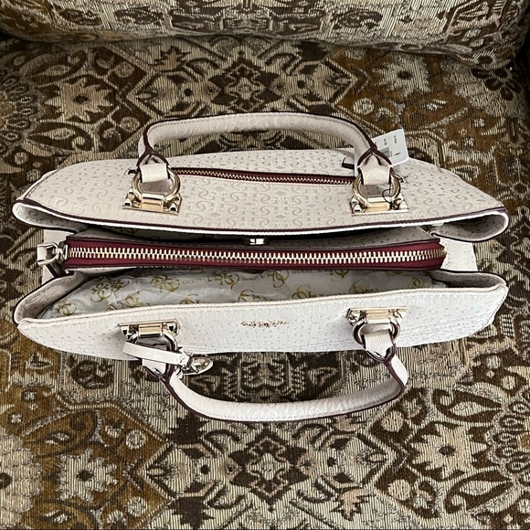 Guess Purse - Picture 3 of 7